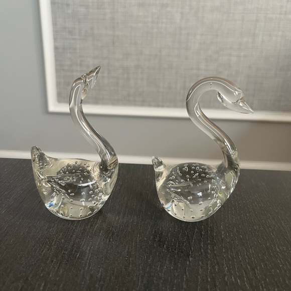 Art Glass 4" Swans Set Of 2 Hand Blown With Controlled Bubbles Clear Figurines - Picture 2 of 4